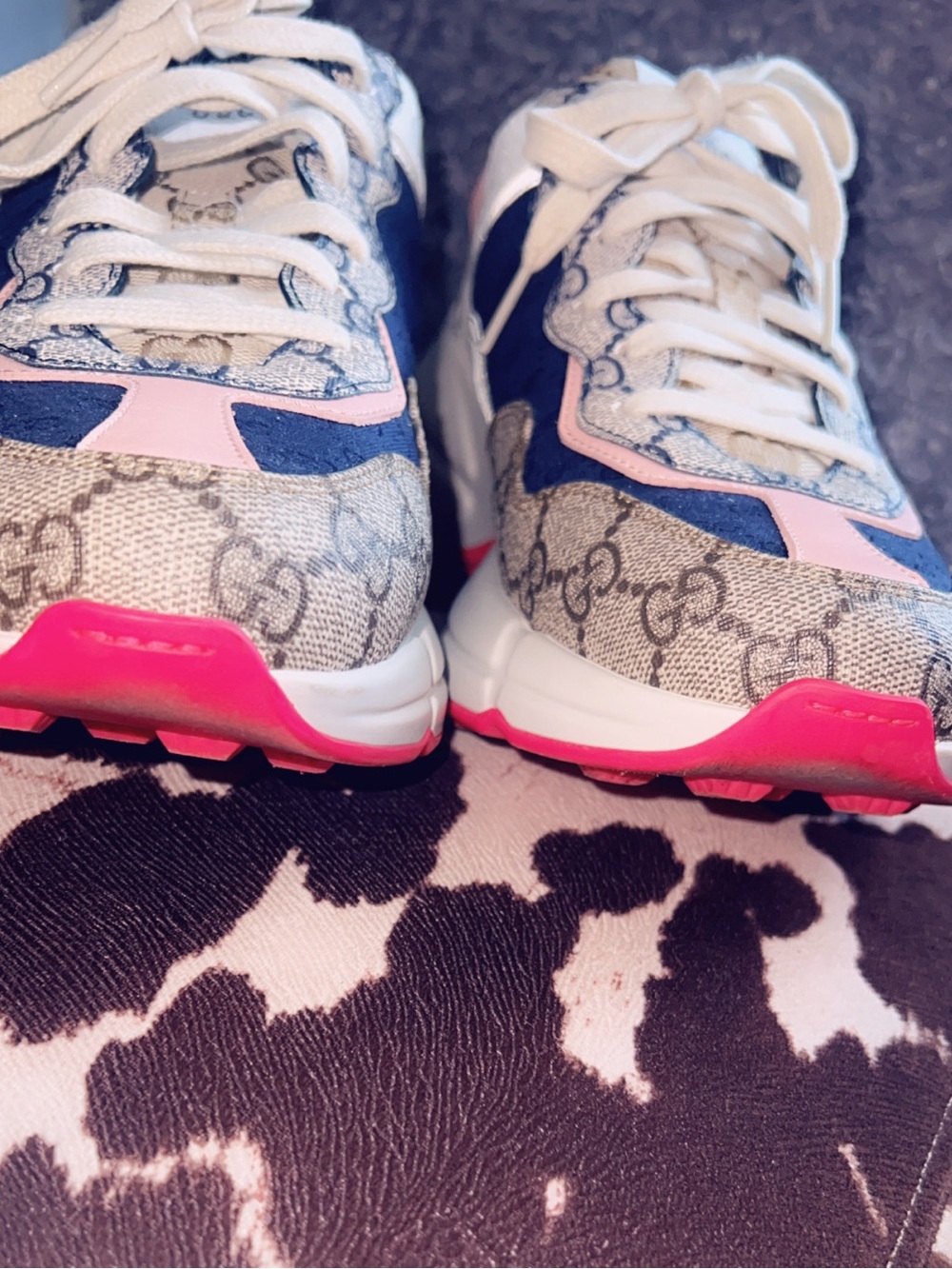 💯 Auth Gucci Sneakers - Picture 5 of 9